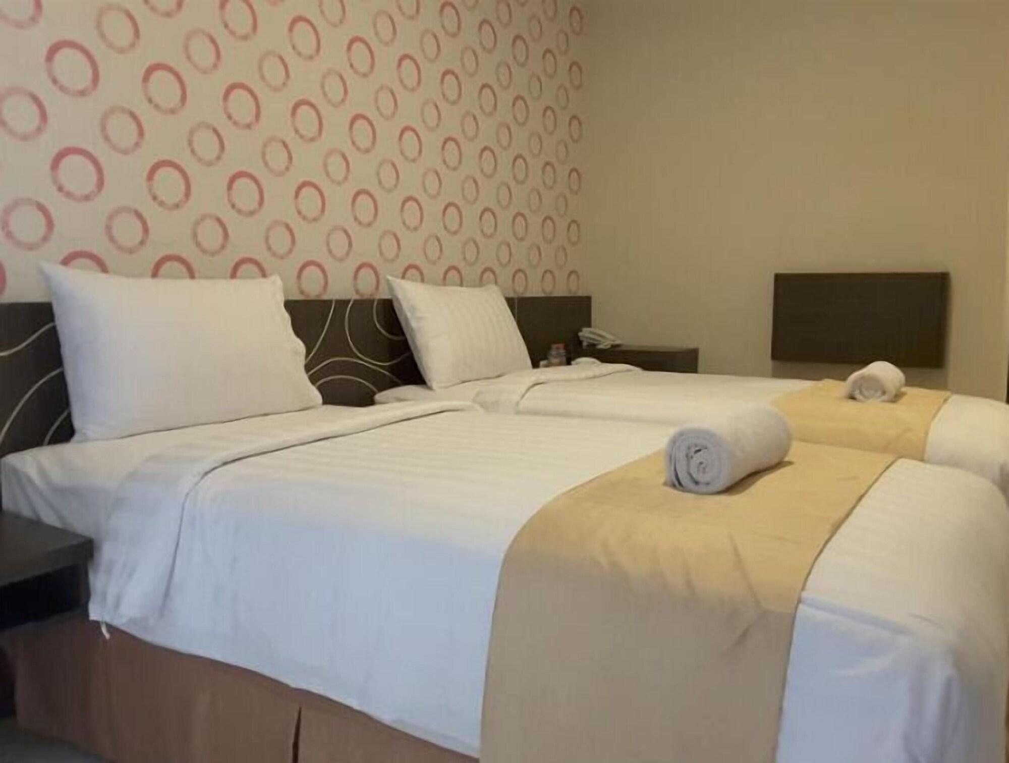 Nutana Hotel Матарам Екстериор снимка