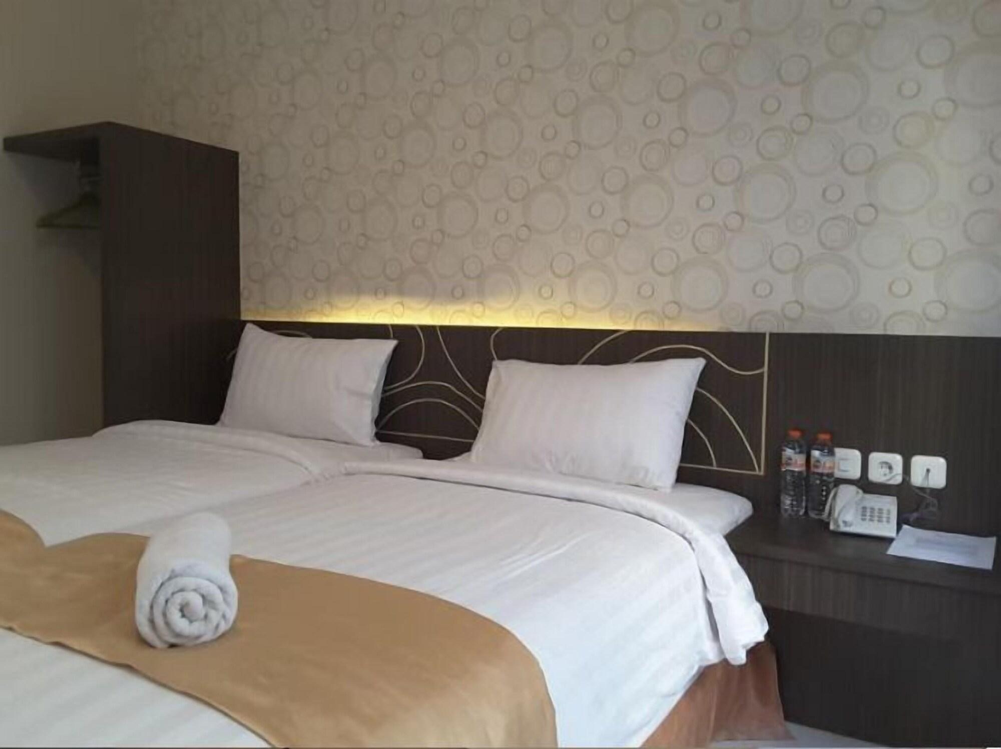 Nutana Hotel Матарам Екстериор снимка