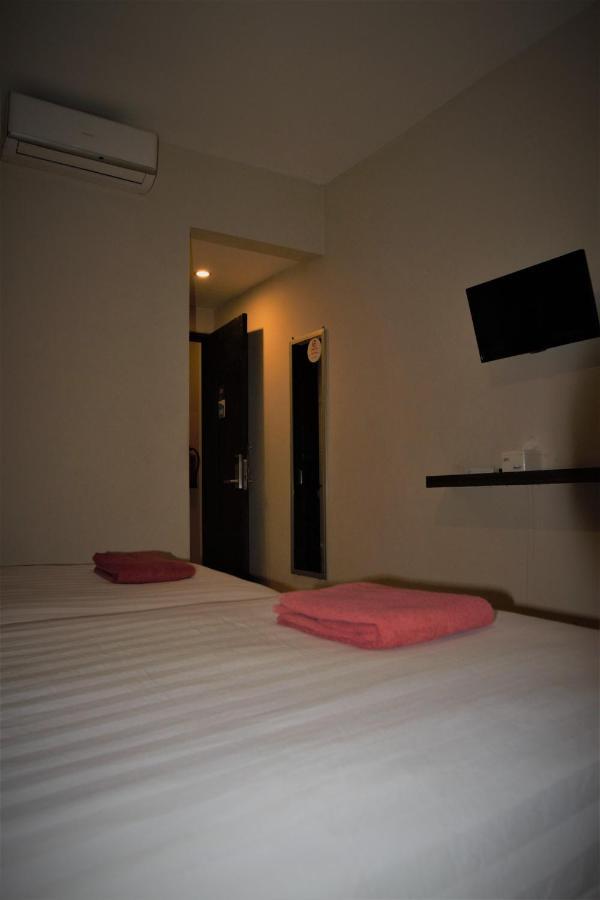 Nutana Hotel Матарам Екстериор снимка