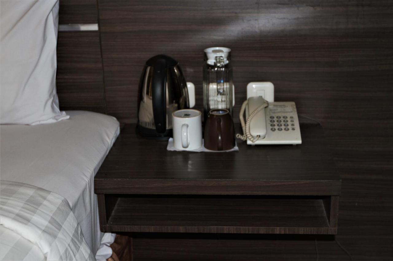 Nutana Hotel Матарам Екстериор снимка