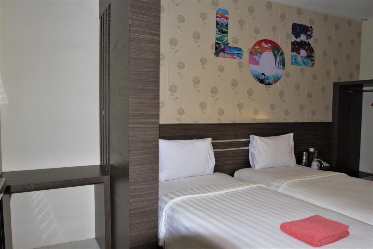 Nutana Hotel Матарам Екстериор снимка