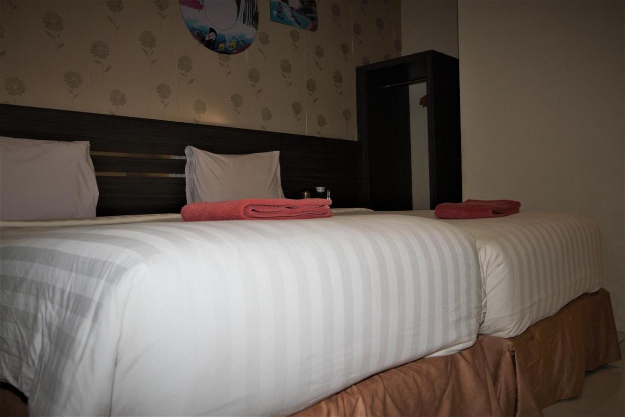 Nutana Hotel Матарам Екстериор снимка