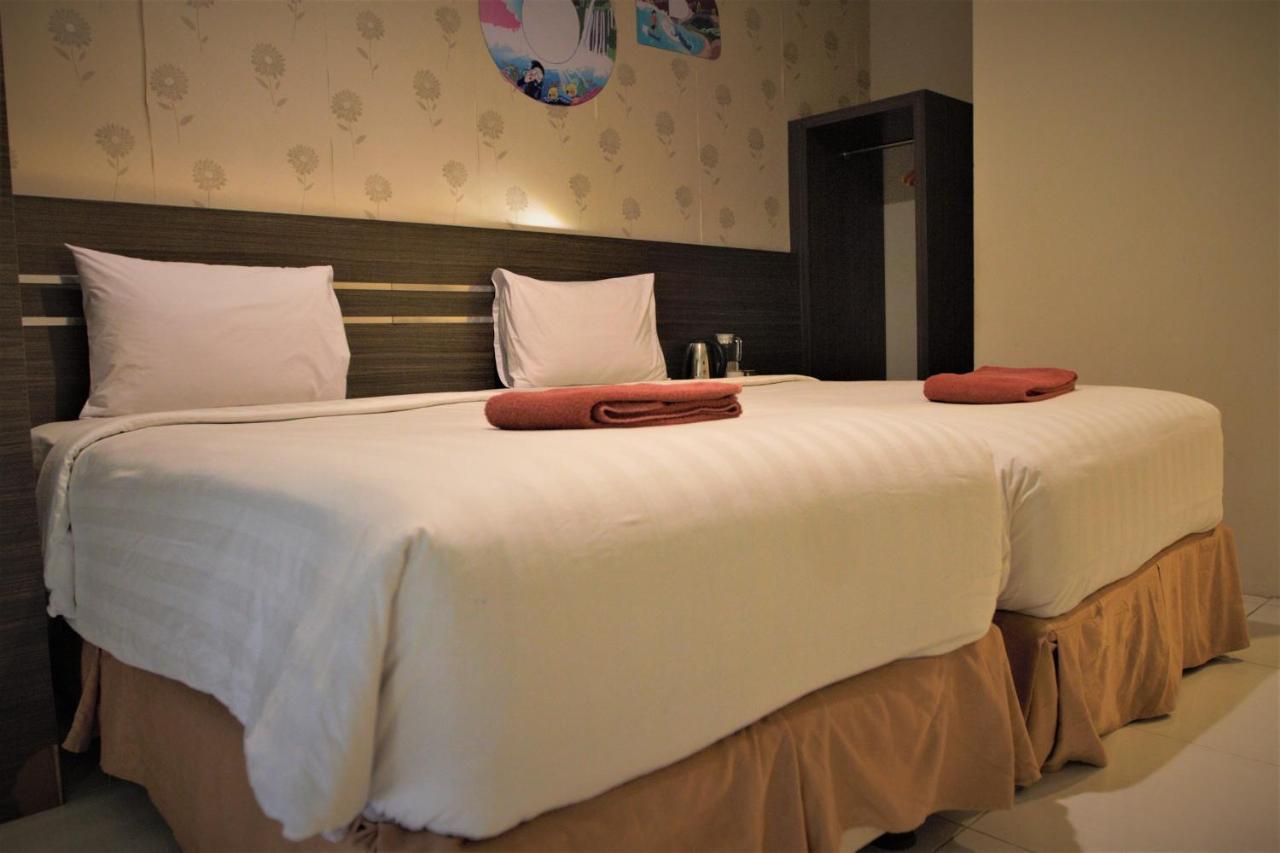 Nutana Hotel Матарам Екстериор снимка