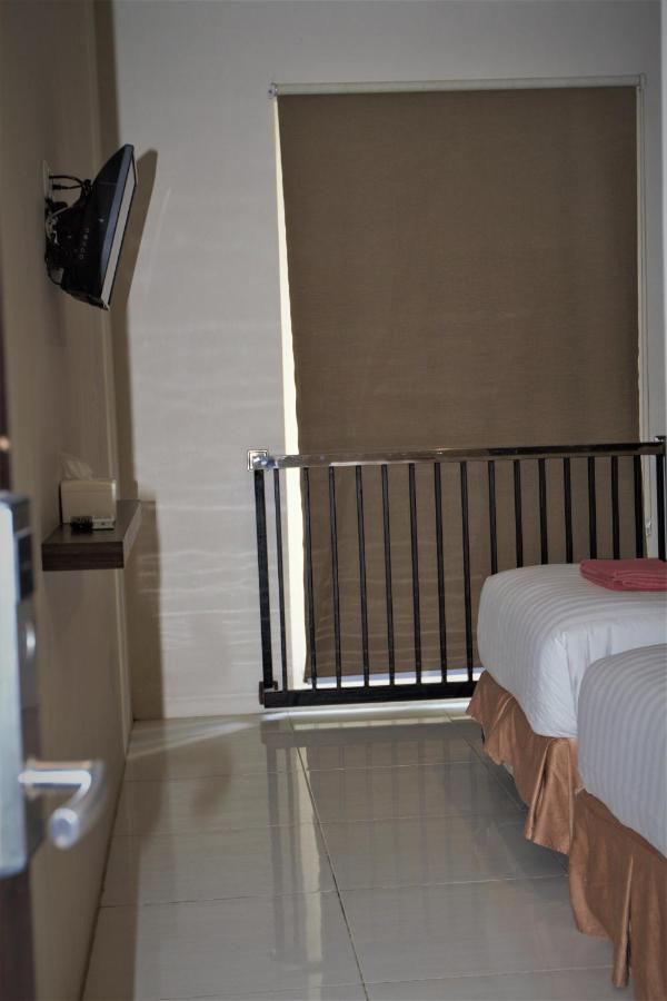 Nutana Hotel Матарам Екстериор снимка