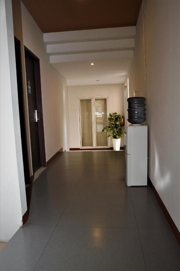 Nutana Hotel Матарам Екстериор снимка