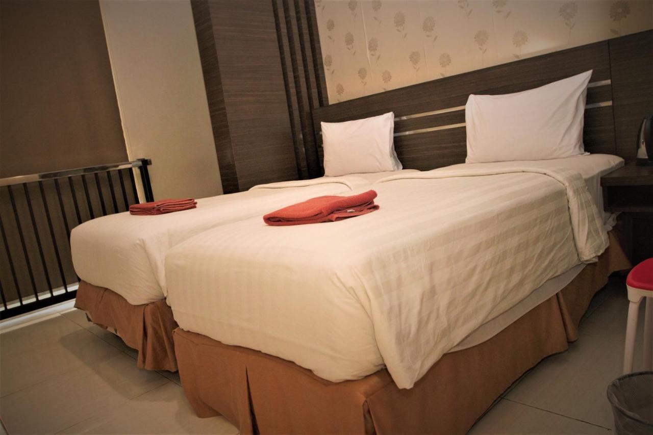 Nutana Hotel Матарам Екстериор снимка