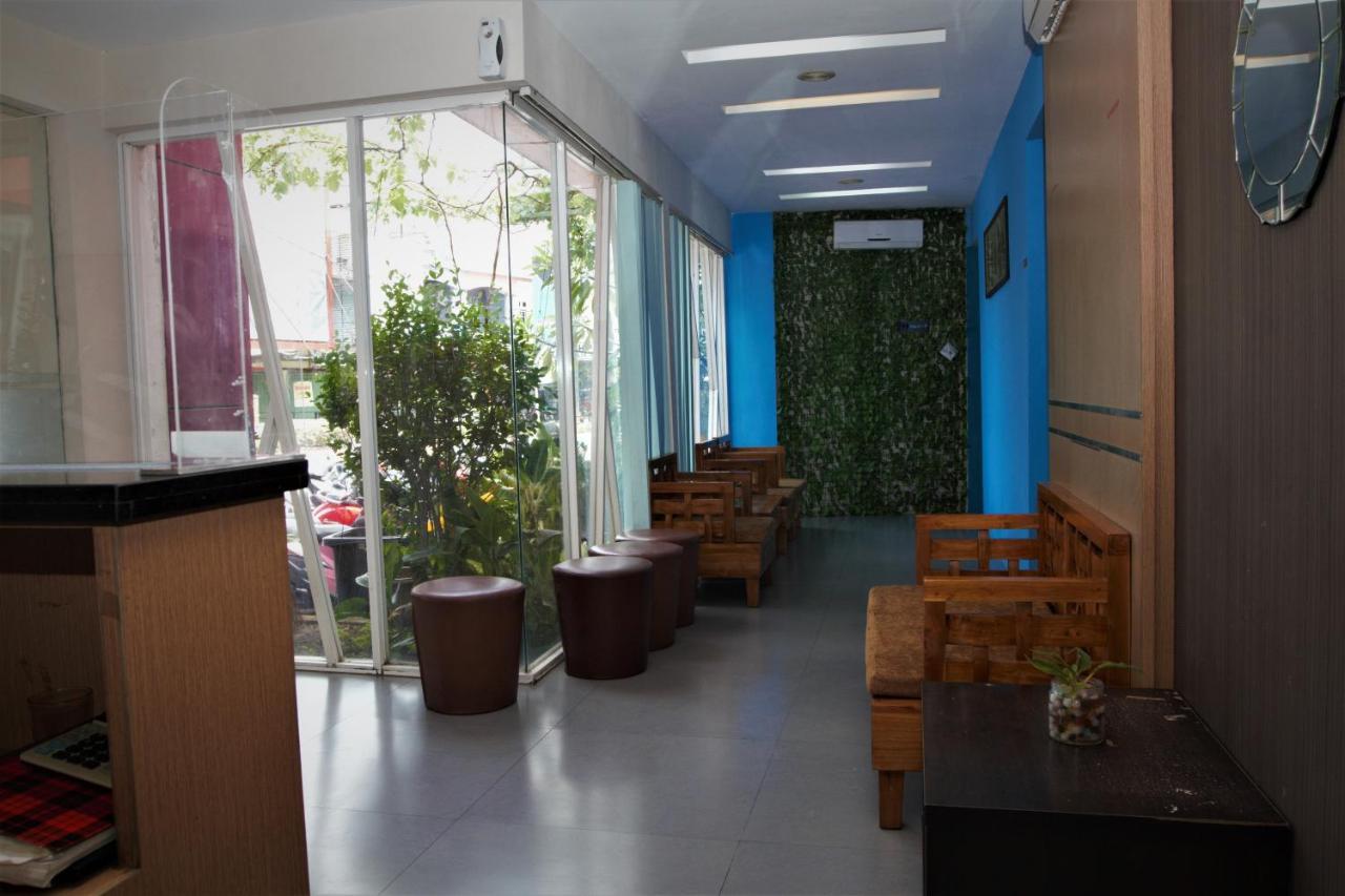 Nutana Hotel Матарам Екстериор снимка