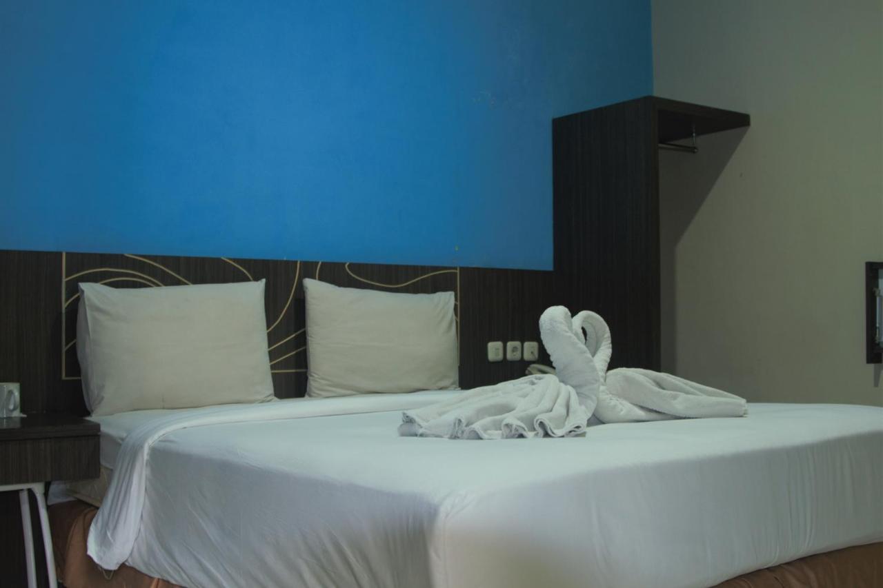 Nutana Hotel Матарам Екстериор снимка