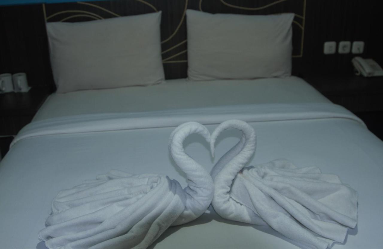 Nutana Hotel Матарам Екстериор снимка