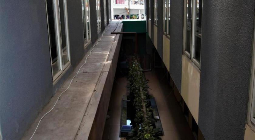 Nutana Hotel Матарам Екстериор снимка