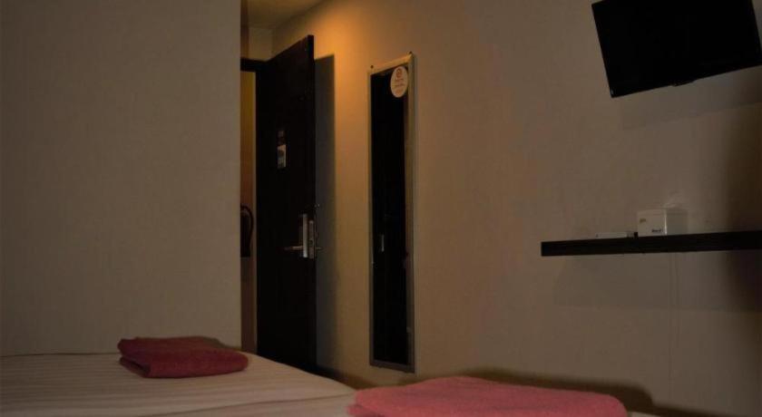 Nutana Hotel Матарам Екстериор снимка