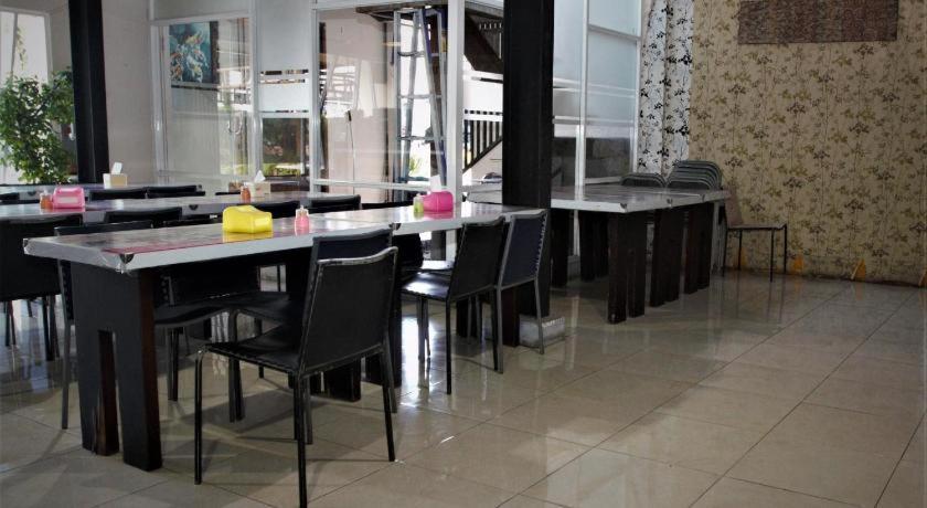 Nutana Hotel Матарам Екстериор снимка