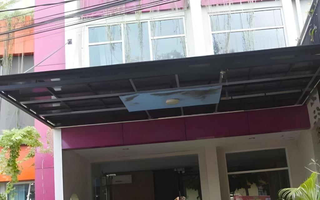 Nutana Hotel Матарам Екстериор снимка