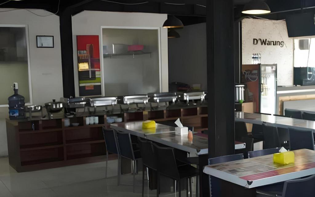 Nutana Hotel Матарам Екстериор снимка