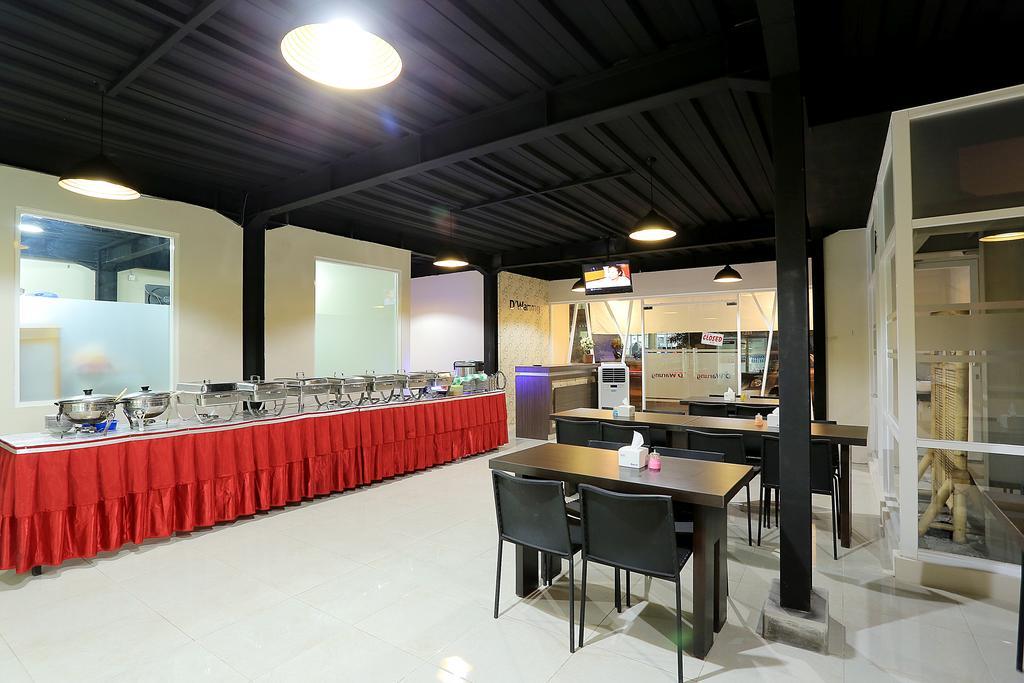 Nutana Hotel Матарам Екстериор снимка