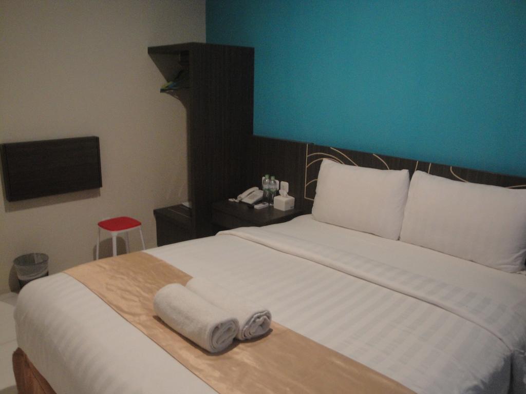 Nutana Hotel Матарам Екстериор снимка